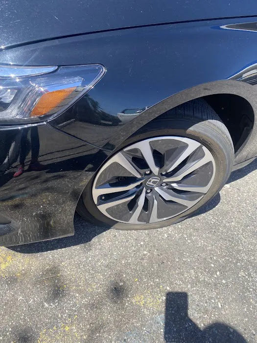 Avis Car Rental Picture 2
