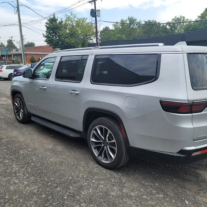 Avis Car Rental Picture 1