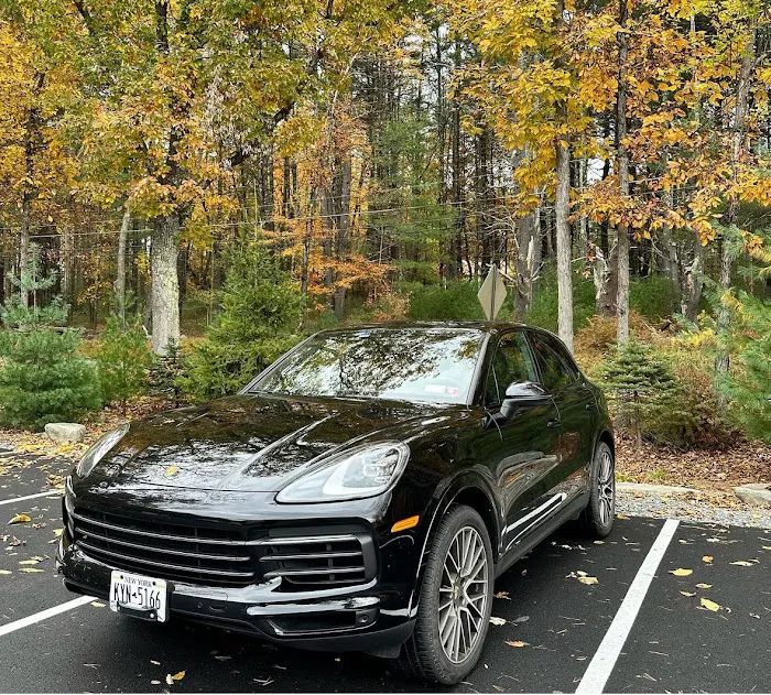 RealCar: Premium & Luxury Car Rental Westchester County Airport HPN Picture 9