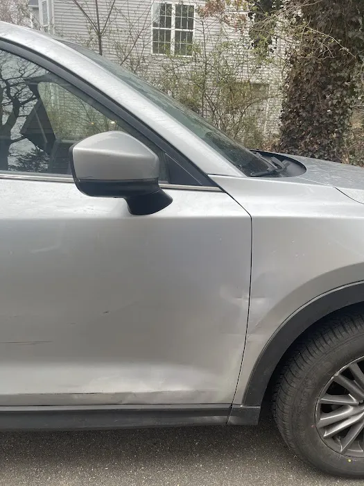 Avis Car Rental Picture 1