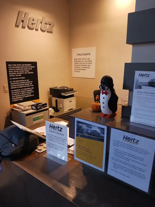 Hertz Car Rental - Riverhead - West Main Street Picture 5