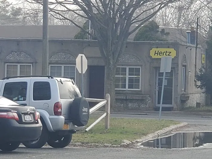 Hertz Car Rental - Southamption - Maple Street Picture 1
