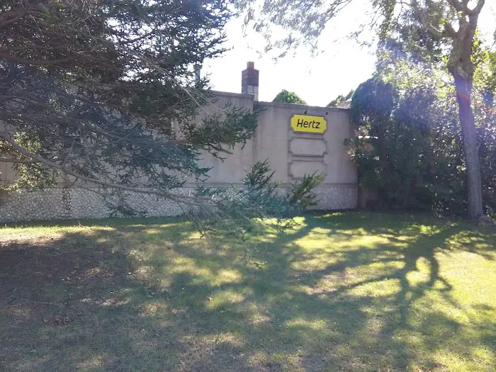 Hertz Car Rental - Southamption - Maple Street Picture 4
