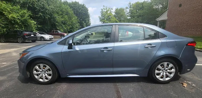 LynFrank car rentals Picture 1