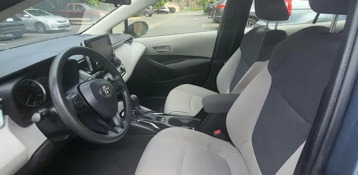 LynFrank car rentals Picture 3