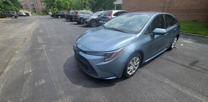 LynFrank car rentals Picture 4