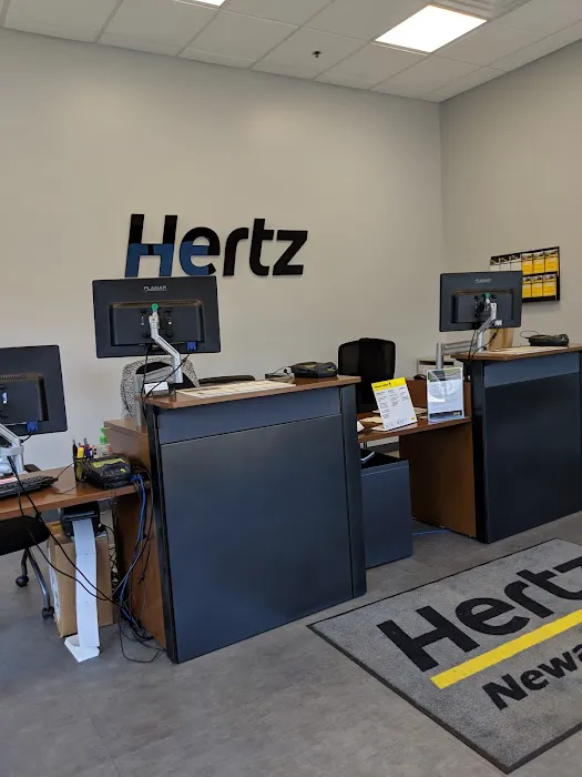 Hertz Car Rental - Newark - Marrows Road Picture 4