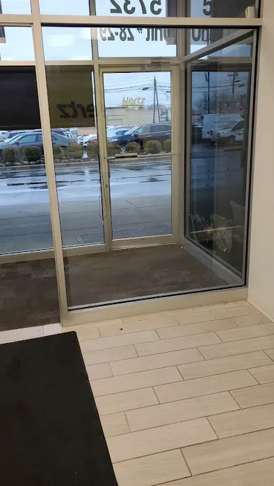 Hertz Car Rental - Frederick - Buckeystown Pike Picture 4