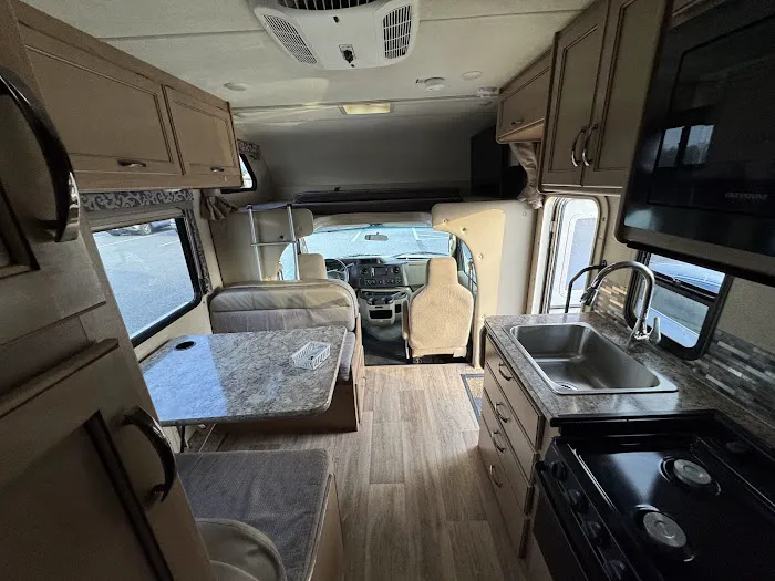 AmeriGo Car & Rv Rentals Picture 3