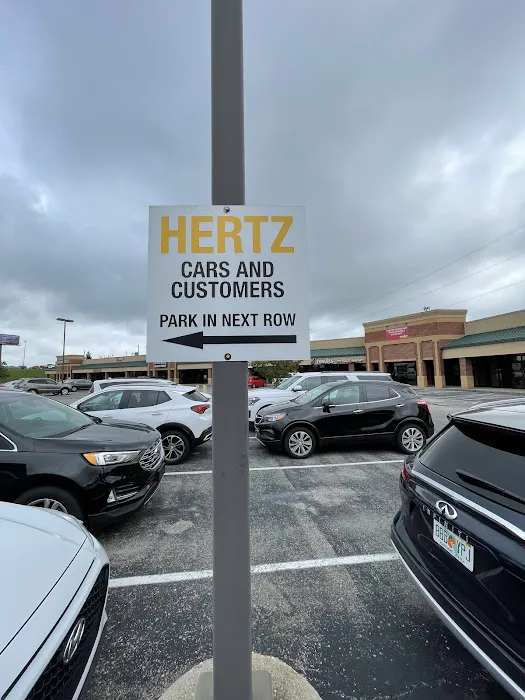 Hertz Car Rental - Clarksville - Veterans Parkway Picture 7