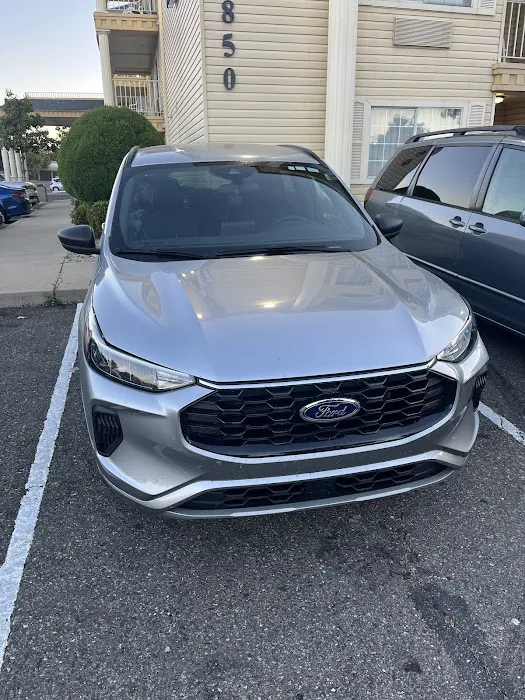 Avis Car Rental Picture 1