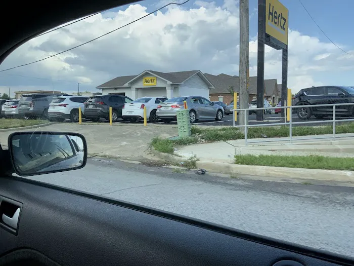 Hertz Car Rental - Greenwood - South State Road 135 Picture 5