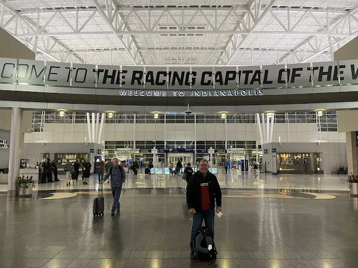 Hertz Car Rental - Indianapolis - Indianapolis International Airport (IND) Picture 1