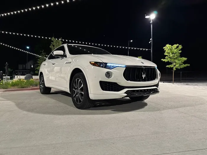 Luxury Motor Rentals Picture 2