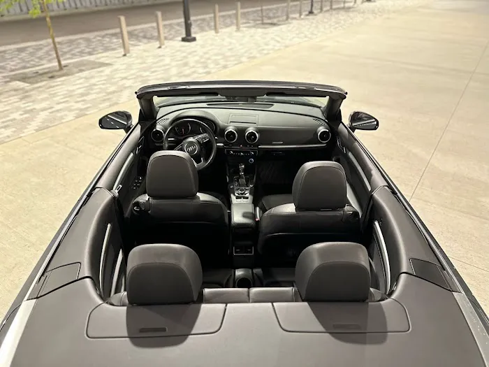 Luxury Motor Rentals Picture 8