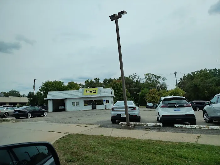 Hertz Car Rental - Ferndale - W 8 Mile Road Picture 6