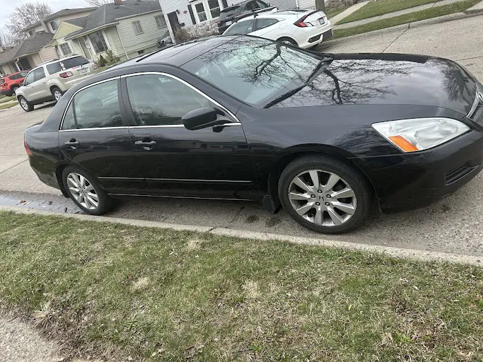 C'S CAR RENTAL Picture 4
