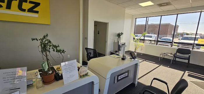 Hertz Car Rental - Madison Heights - 14 Mile Road Hle Picture 3