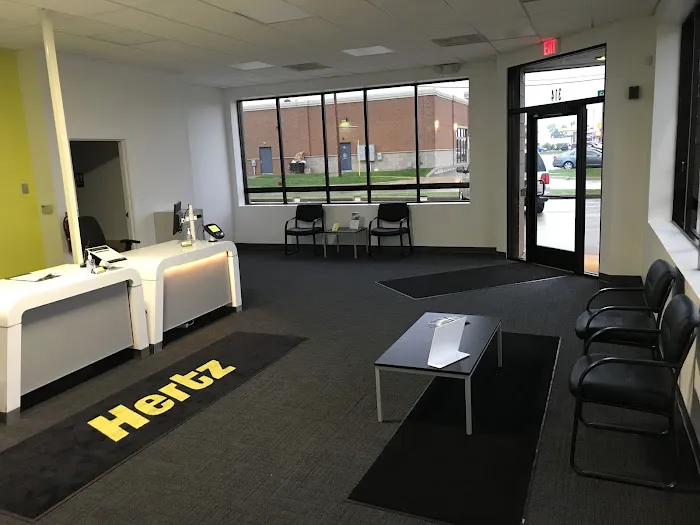 Hertz Car Rental - Madison Heights - 14 Mile Road Hle Picture 6