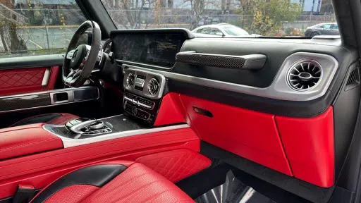 Deluxe Auto Rental Picture 1