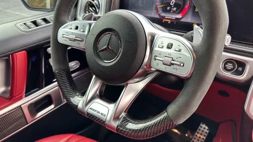 Deluxe Auto Rental Picture 4
