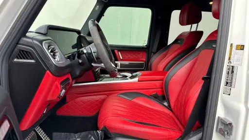 Deluxe Auto Rental Picture 7