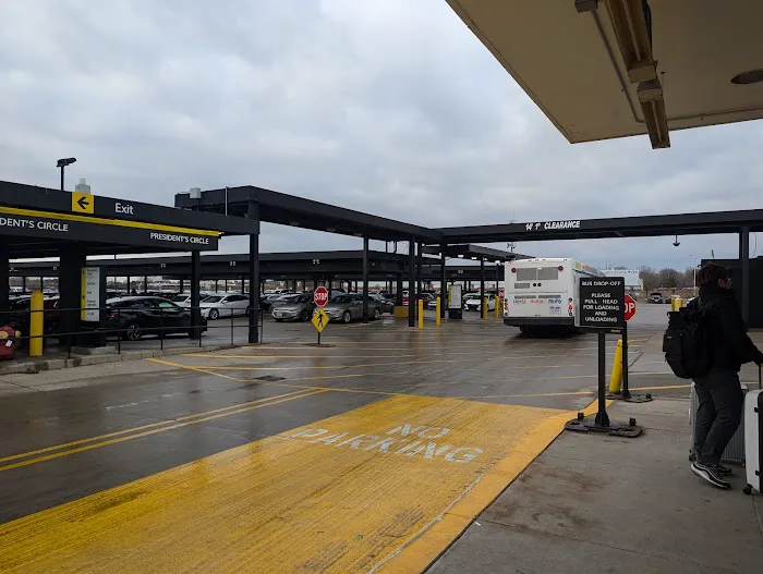 Hertz Car Rental - Detroit - Detroit Metropolitan Wayne County Airport (DTW) Picture 3