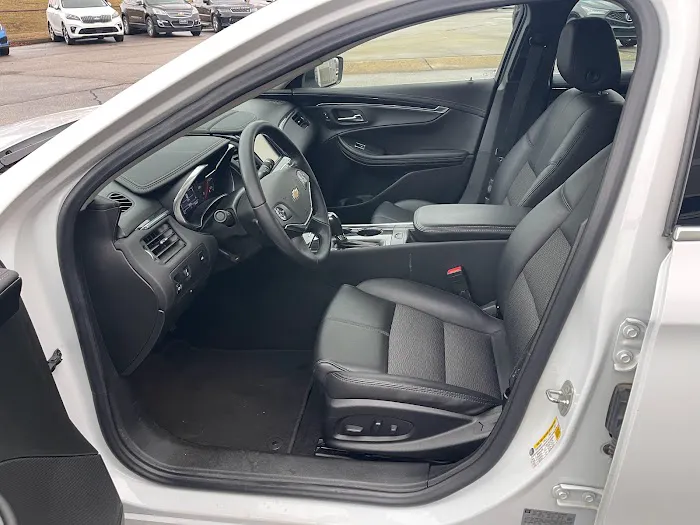901 Car Rental Picture 7