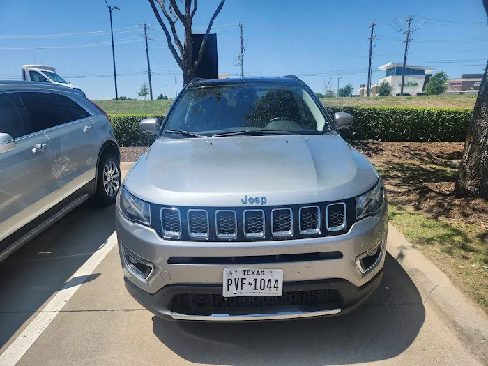 Avis Car Rental Picture 2