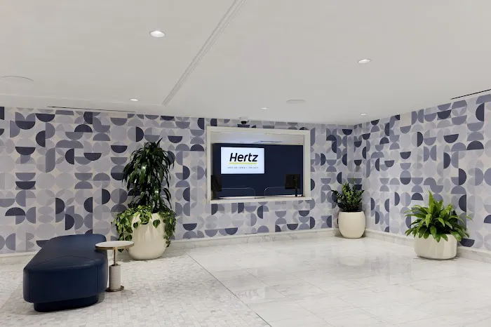 Hertz Car Rental Picture 2
