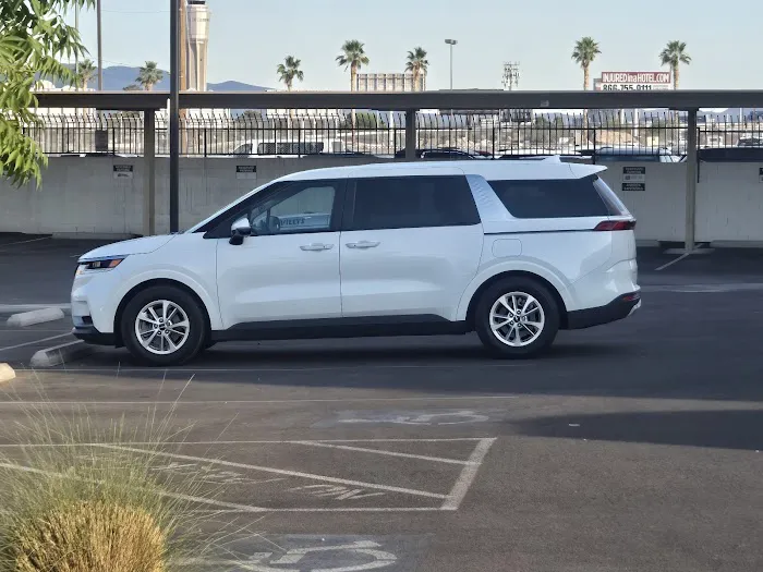 Autoverse Rental Car Picture 4