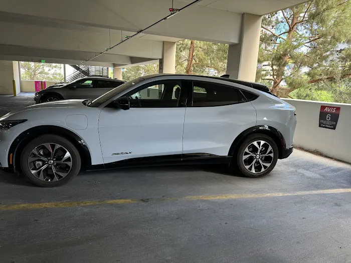 Avis Car Rental Picture 1