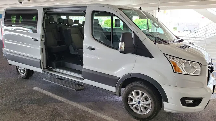 Avis Car Rental Picture 1