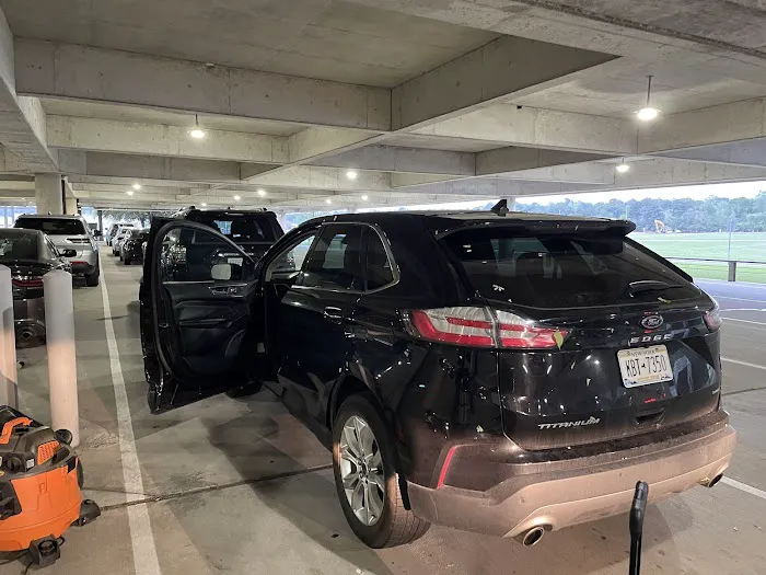 Avis Car Rental Picture 2