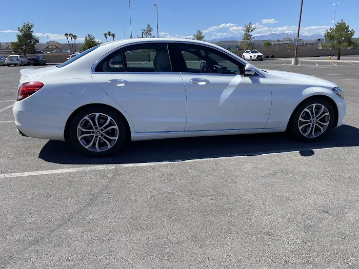 Avis Car Rental Picture 1