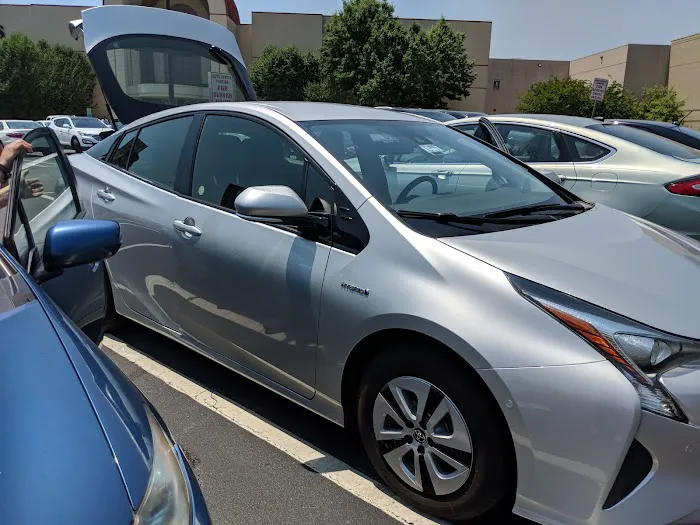 Avis Car Rental Picture 1