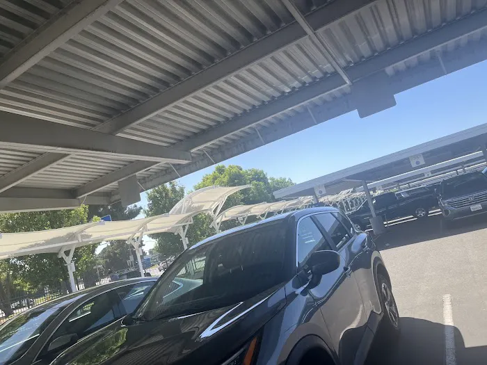 Hertz Car Rental - Fresno - Fresno Yosemite International Airport (FAT) Picture 4
