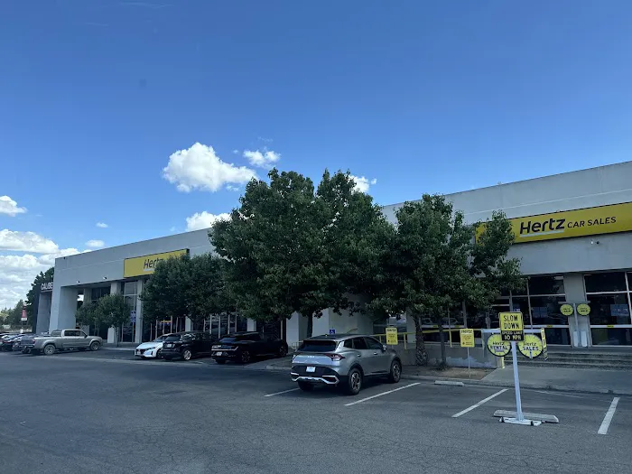 Hertz Car Rental - Fresno - E Auto Center Drive Picture 2