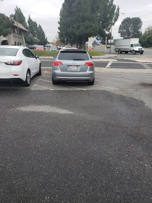 Hertz Car Rental - San Jose - Almaden Expressway Picture 8