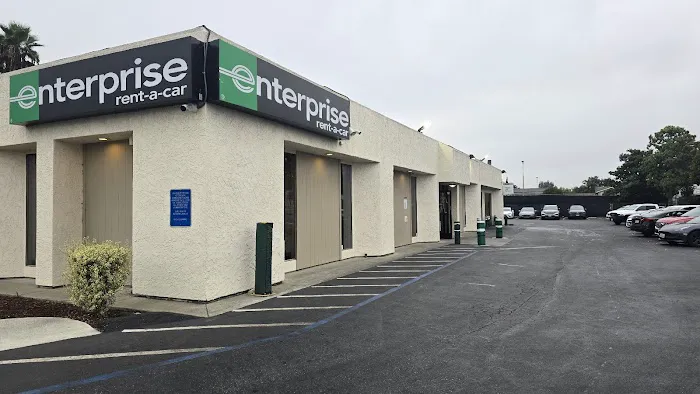 Enterprise Rent-A-Car Picture 1
