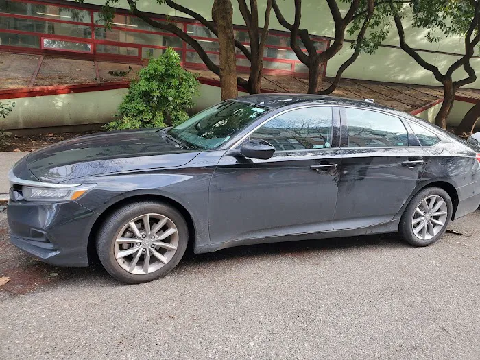 Avis Car Rental Picture 2