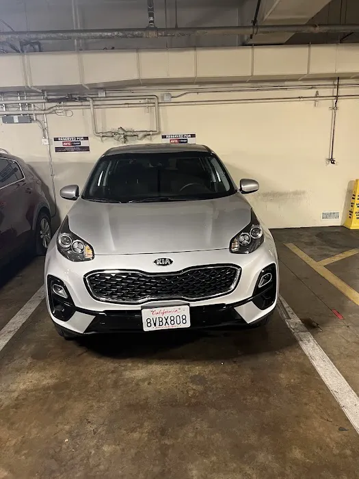 Avis Car Rental Picture 2