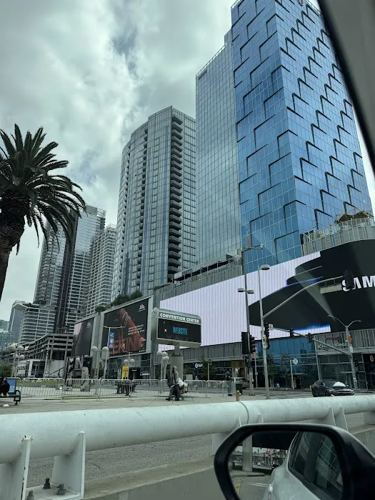 Midway Car Rental Downtown Los Angeles Picture 5