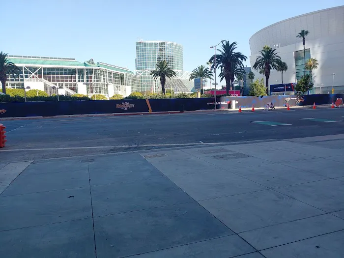 Midway Car Rental Downtown Los Angeles Picture 10