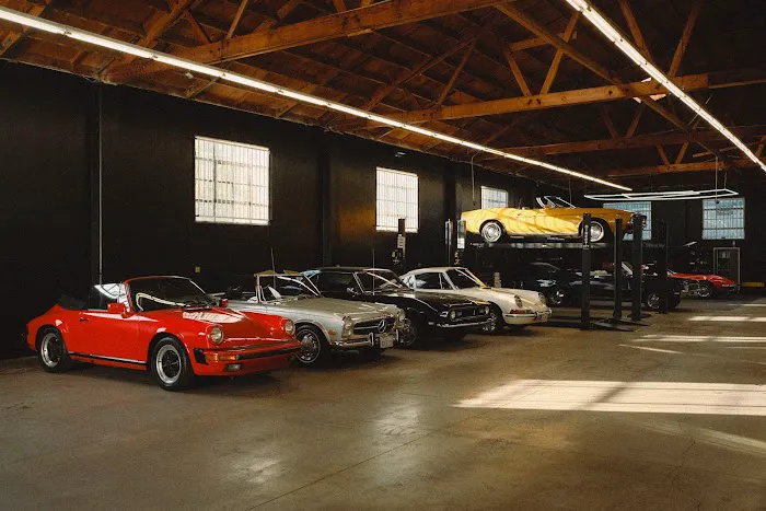 Hollywood Classic Cars Picture 1