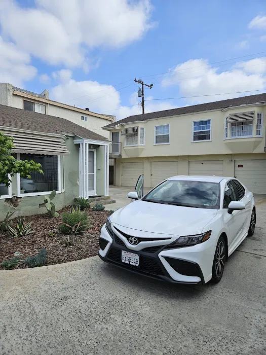 New Ktown Rental Car Picture 3