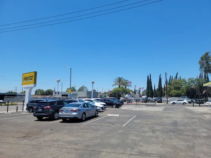 Hertz Car Rental - Bell Gardens - Eastern Avenue Picture 6