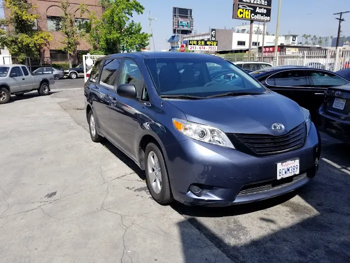 Cacao Rental Car Picture 4