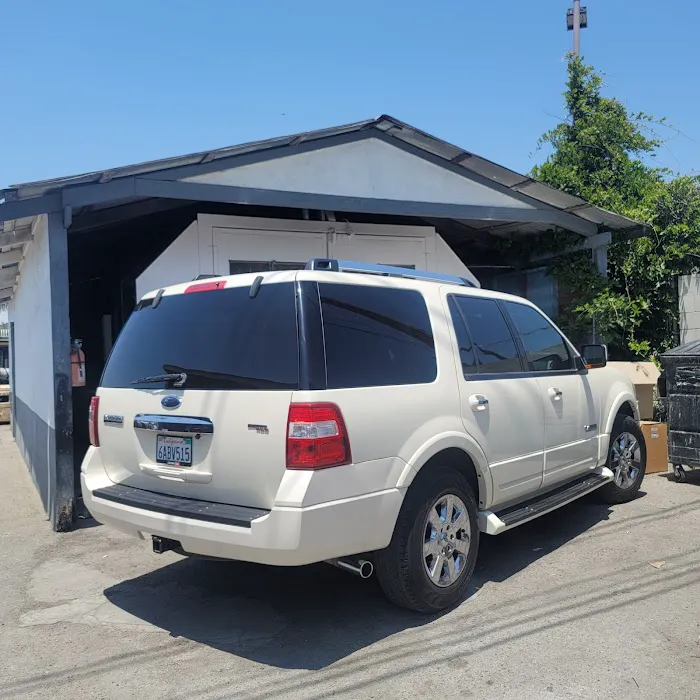 Unique Rent-A-Car Picture 4