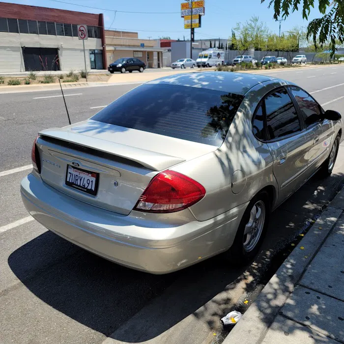Unique Rent-A-Car Picture 7